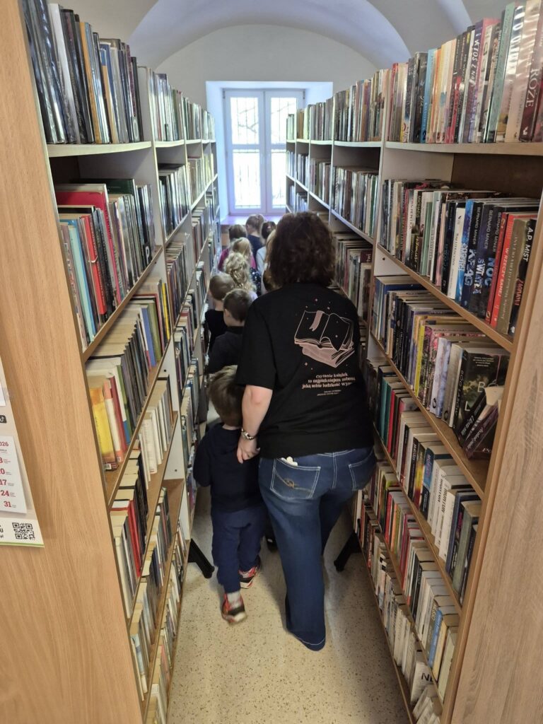 Kolorowy Potwór w Bibliotece – podróż do świata emocji