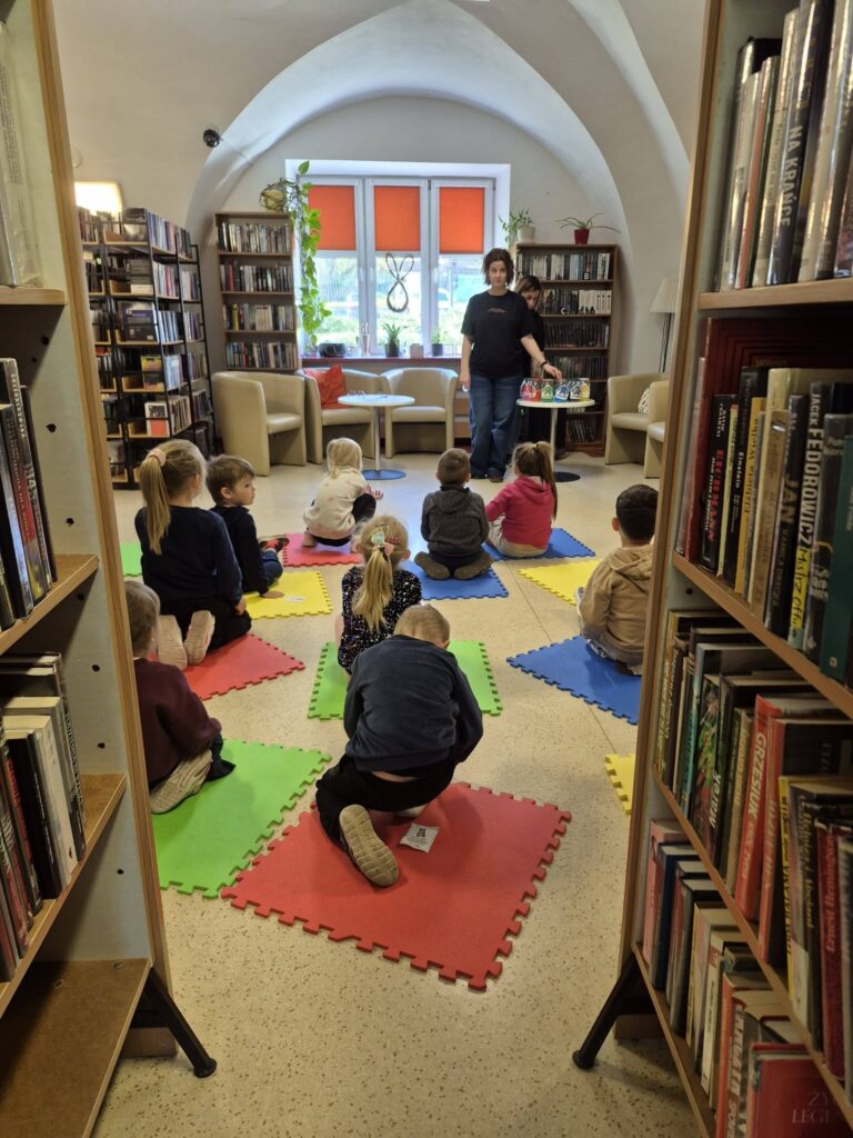 Kolorowy Potwór w Bibliotece – podróż do świata emocji