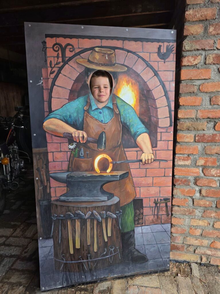 W Kudowie-Zdroju
 Szlak Ginących Zawodów