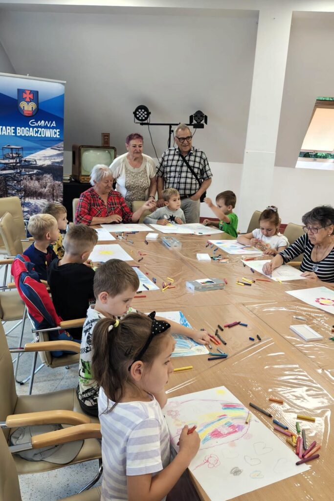 Pod GCBK powstaje strefa wypoczynku dla dzieci i seniorów.
