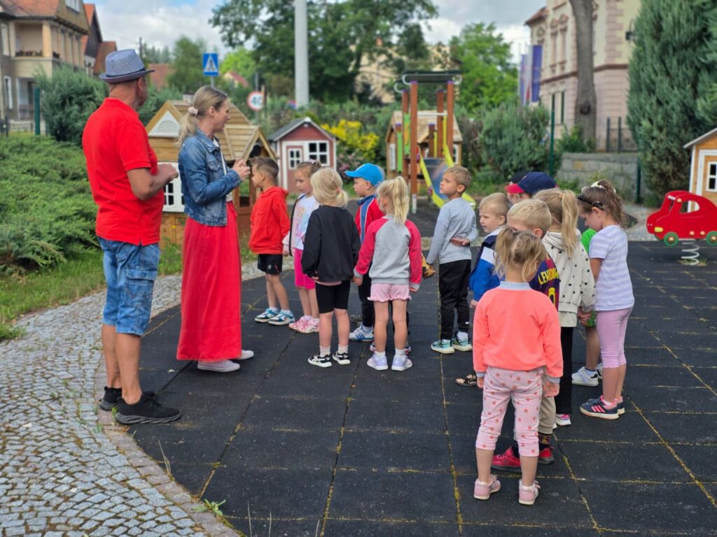 Pod GCBK powstaje strefa wypoczynku dla dzieci i seniorów.