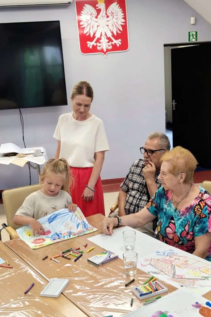 Pod GCBK powstaje strefa wypoczynku dla dzieci i seniorów.